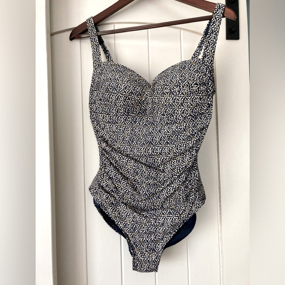 NWOT Niptuck Swim 1 pc swimsuit, never worn before…size 10